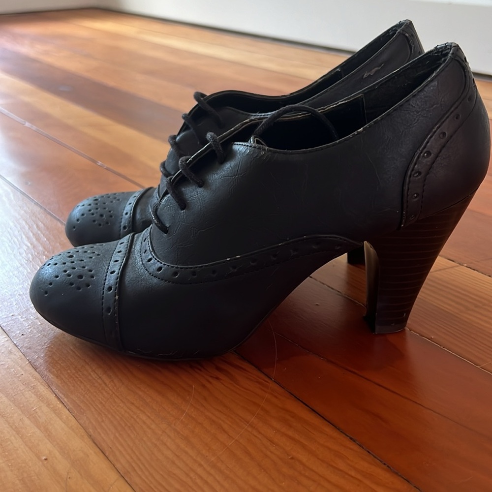 Lace up heeled witch boot - Picture 7 of 10